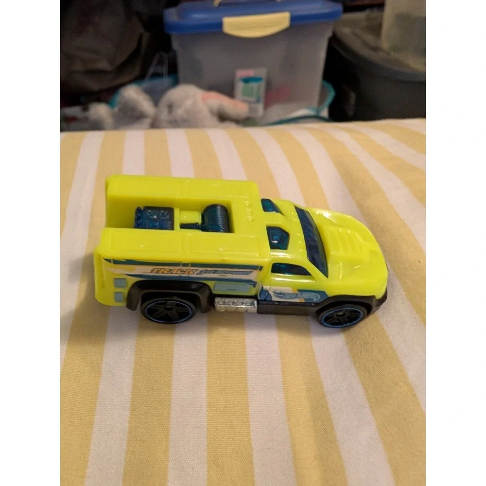 2015 HOT WHEELS RESCUE DUTY TRACK 1ST RESPONSE GREEN 3